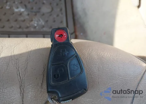 2001 Mercedes-Benz E 320 z USA, uszkodzony, nr VIN WDBJF65J51B196187